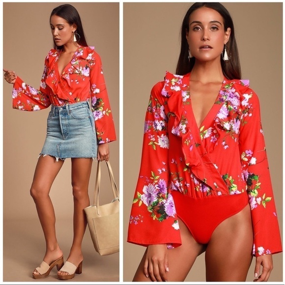 LULU’S Hearts Abloom Red Floral Print Ruffled Long Sleeve Bodysuit - Picture 1 of 6
